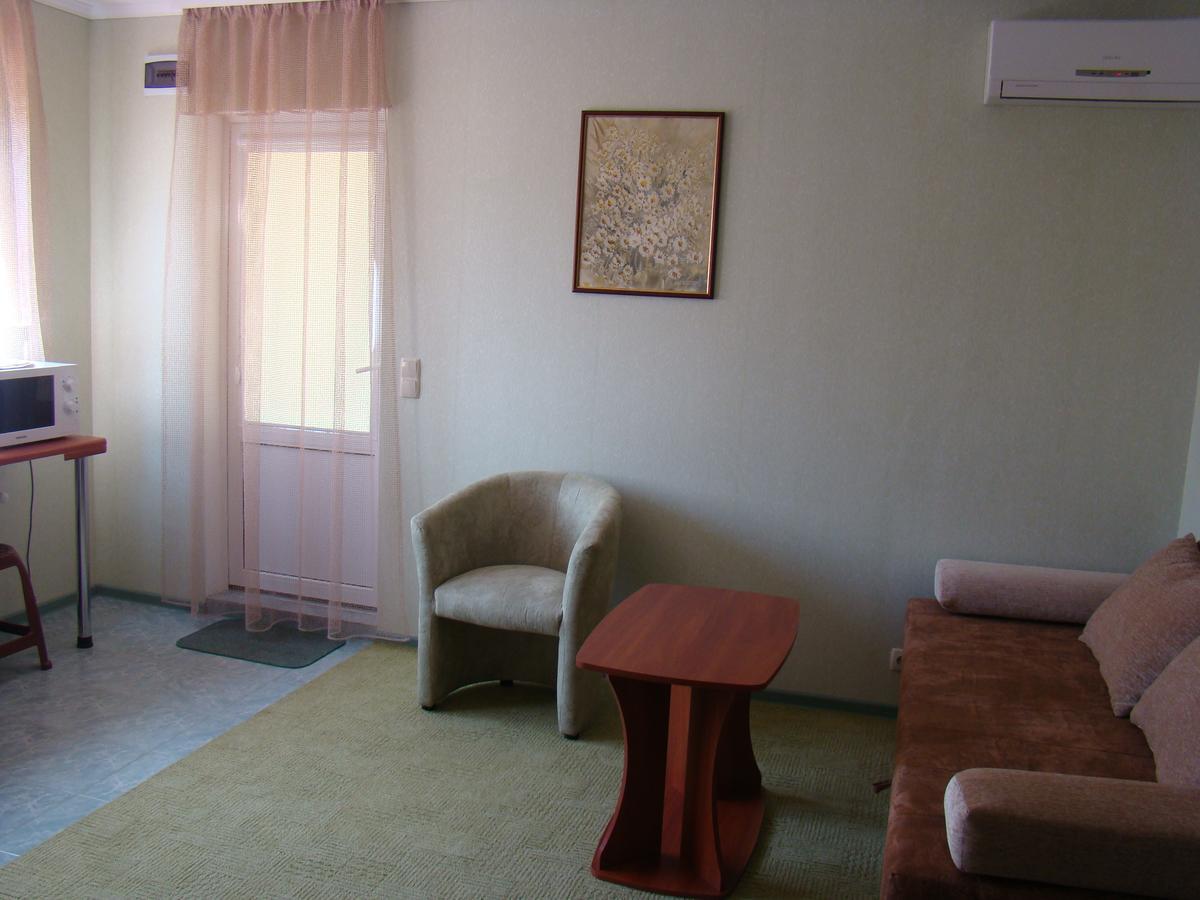 Mini-Hotel In Odessa Yard Luaran gambar